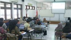Tingkatkan Kemampuan Olah dan Analisis Data, KMTK UMS Gelar Pelatihan Excel