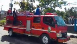 Serunya Murid TK Diajak Keliling Kota Naik Mobil Damkar di Sinjai, Edukasi Tanggap Kebakaran