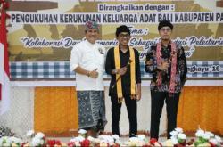 Ryan Ramadhan Terima Tongkat Komando dari Komunitas Adat Bali