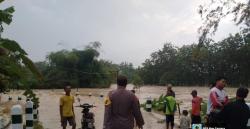 Banjir Terjang Bojonegoro: Rumah Hanyut dan 7 Ekor Kambing Mati di Purwosari