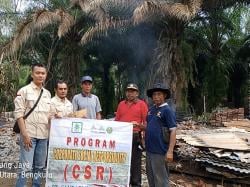 PT SIL Salurkan Bantuan kepada Korban Kebakaran di Desa Marga Jaya