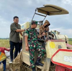 Senyum Petani Kala BULOG Karawang Lampaui Target Serapat Gabah dan Beras