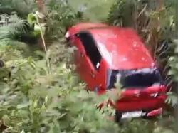 Toyota Agya Tabrak Motor dan Masuk Jurang di Karanganyar, Dua Orang Terluka