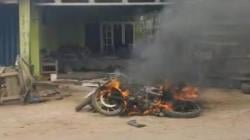 Heboh! Sekelompok Massa di Lampung Rusuh, Bakar Kendaraan hingga Rumah Kepala Kampung 
