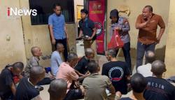 Sentuhan Kemanusiaan di Balik Jeruji, Polisi Gowa Bagi Nasi Kotak untuk Tahanan Narkoba