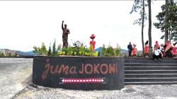 Patung Juma Jokowi Sambil Memegang Jeruk Berdiri Tegak di Karo, Berapa Besar Biaya Pembuatannya?