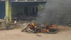 Kerusuhan di Lampung Tengah, Rumah Lurah dan Kendaraan Dibakar Massa