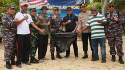 Lantamal XIV Sorong dan Warga Bersihkan Pantai Pulau Raam, Wujud Nyata Peduli Lingkungan dan Rakyat