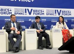 Dialog Menteri Hukum dengan Diaspora Saint Petersburg: Belajar, Kembali dan Bangun Negeri
