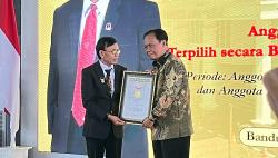 Rekor MURI Yod Mintaraga 8 Periode Pecahkan Rekor Popong Otje Djundjunan & Agun Gunandjar