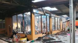 Rusuh ! Rumah Hingga Kendaraan Pak Lurah Ludes Dibakar