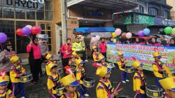 Promosi TK Kemala Bhayangkari Grogol, Kapolres Sukoharjo dan Istri Bagikan Brosur di CFD