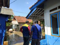 Tanggul Jebol, 10 Rumah Terendam Banjir di Desa Jati Cipunagara