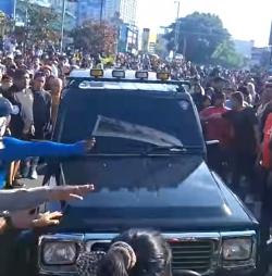 Detik-detik Jip Terobos CFD Depok: Muncul Tiba-tiba, Warga Marah dan Nyaris Rusak Mobil
