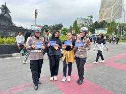 Tim Polwan Cantik Ditlantas Polda Riau Dapat Sambutan Hangat di Car Free Day Pekanbaru