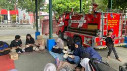 Peringati Hari Buku Nasional, Komunitas di Boyolali Gelar Baca Buku Bersama di Pos Damkar