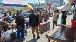 Satpol PP Kobar Teertibkan PKL yang Berjualan di Badan Jalan Antasari