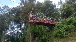 Pemdes Panyindangan Cibinong Bangun Jembatan Gantung Penghubung Antar Kampung