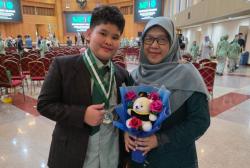 Viral! Momen Wisuda Madrasah Pembangunan UIN Jakarta Bikin Haru Netizen