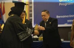 Wagub Sulbar Minta Wisudawan Jadi Solusi Masyarakat