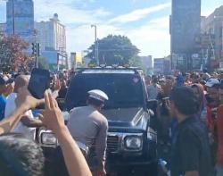 Ricuh! Mobil Jip Nekat Terobos Jalan Margonda, Car Free Day Depok Ambyar