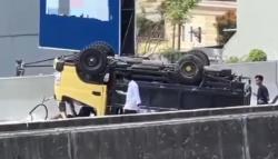 Truk Muat Semen Terbalik di Tol Makassar, Tiga Korban Luka