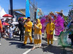Pemkab Kobar Ikuti Karnaval Festival Isen Mulang 2025 di Palangka Raya