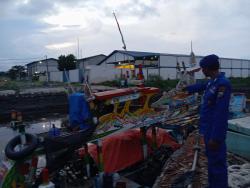 Melanggar Batas Wilayah Tangkap Ikan, Toga Kapal Bolga di Probolinggo Diamankan