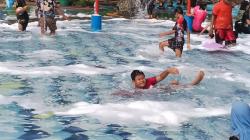 Mau Bersantai di Depok? Tak Perlu Jauh, Ada Green Lake View Waterpark Cimanggis