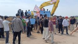 Debu dan Truk Ganggu Aktivitas Sehari-hari, Warga Serang Demo Proyek Pabrik