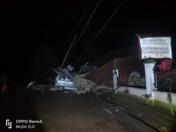 Longsor Terjang Nagreg, Kantor Desa dan Rumah Warga Rusak, Tiga Orang Luka-Luka
