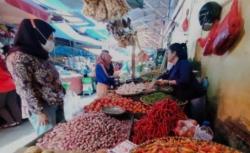 Uji Tera Timbangan di Pasar Rangkasbitung, Disperindag Masih Temukan Pedagang Nakal