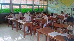 Pelaksanaan Hari Pertama PSAJ di SMPN 1 Sukawening Garut, Kehadiran Siswa 100 Persen