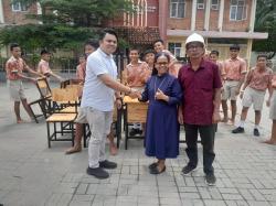 PT Rapala Kebun Rayon B Berikan Bantuan Meja dan Kursi untuk Sekolah Santo Yosef Langkat