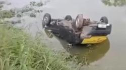 Hindari Tumpukan Sampah, Mobil Pick-Up Terjungkal ke Kanal Tamangapa Raya