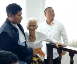 Tangis Publik Pecah! Nenek Sepuh Hadiri Sidang Kasus Tanah, Jalan Tertatih Menuju Meja Hijau