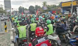 Ribuan Ojol Kota Serang Mogok Jalan Kaki Sambil Dorong Motor, Tuntut Keadilan dan Jaminan Sosial