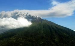 3 Gunung Tertinggi di Maluku dengan Jalur Pendakian yang Menantang
