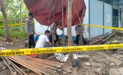Sumur Bor di Ngimbang Lamongan Diduga Keluarkan Gas Bumi, Polisi Pasang Garis Pengaman