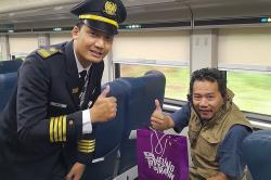 Peringati Hari Kebangkitan Nasional, KAI Daop 6 Yogyakarta Bagikan Merchandise