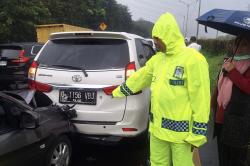 Kecelakaan Beruntun 5 Kendaraan Terjadi di Tol Padaleunyi Km 154 