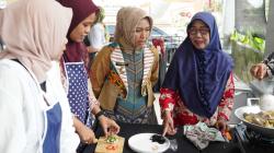 Tinjau Pelatihan Pengolahan Makanan Vegetarian, Ning Ita Ingin UMKM Naik Kelas