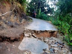 Longsor di Cibeber Putuskan Akses Jalan dari Desa Hegarmana ke Lebak Picung