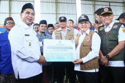 Wakil Gubernur Jateng Taj Yasin Serahkan Bantuan Senilai Rp253 Juta Untuk Korban Banjir di Grobogan