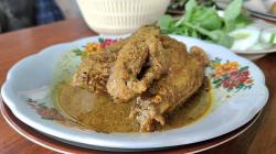 Opor Bebek Legendaris Bu Kom, Cita Rasa Gurih yang Bikin Ketagihan di Boyolali