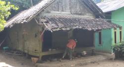 Keluarga Miskin di Lebak Tinggal di Rumah Nyaris Roboh Selama Lima Tahun