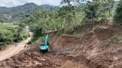 Sempat Lumpuh Akibat Longsor, Akses Jalan Selajambe-Subang Kembali Dibuka