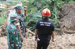 Danrem 081/DSJ Pimpin Pencarian Korban Hilang Bencana Longsor di Trenggalek, Terkendala Cuaca