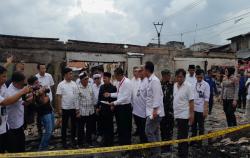 Kunjungi Pasar Bojong Kedungwaringin yang Ludes Terbakar, Bupati Ade: Kita Segera Revitalisasi!