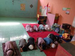 Kotoran Sapi Dibuang ke Sungai, Ganggu Belajar Anak PAUD